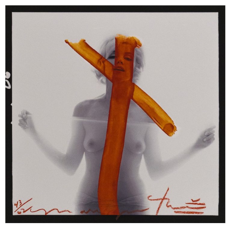 Bert Stern, Marilyn Monroe Crucifixion, 1962, tirage pigmentaire, 30,5 x 30,5 cm. © Galerie Roi Doré